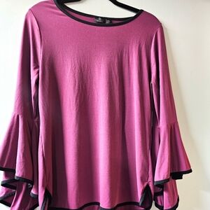 Ladies plum top with black trim sz M